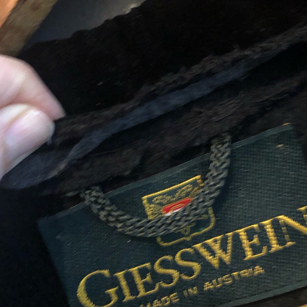 Vintage GIESSWEIN wool jacket with a velvet touch - Picture 6 of 8
